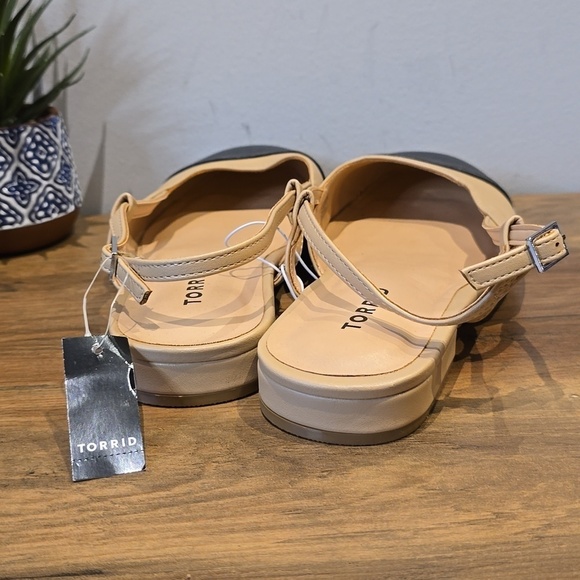 Torrid - 7 WW, Cap Toe Slingback Flat (Wide Width) in Tan & Black - Picture 6 of 13